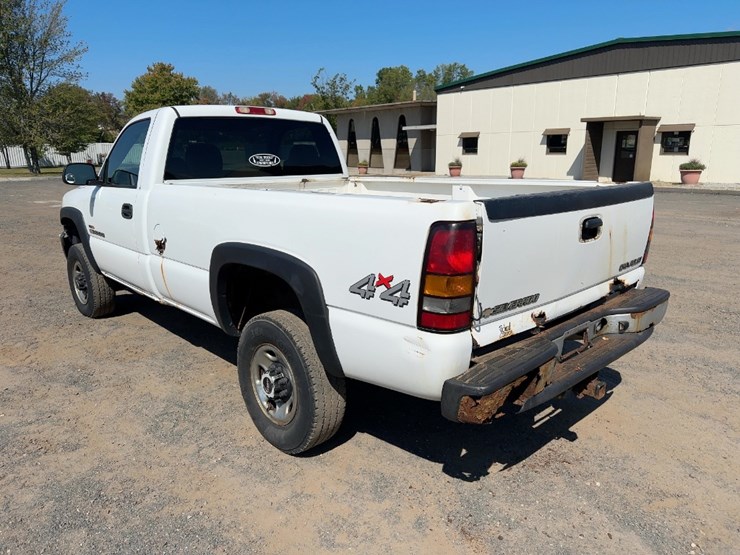 2005-gmc-sierra-2500hd-image-3
