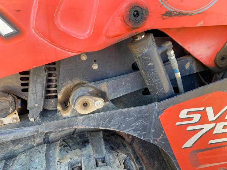 2013-kubota-svl75-image-19