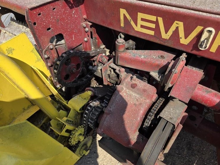 new-holland-770-image-2
