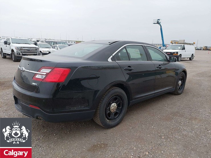 2015-ford-taurus-awd-4dr-sedan-image-4