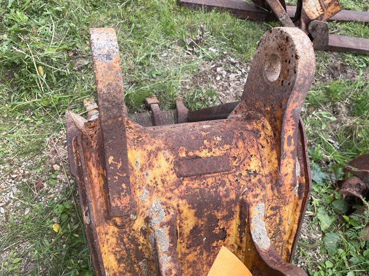 #1138-•-4-tooth-backhoe-bucket-image-15