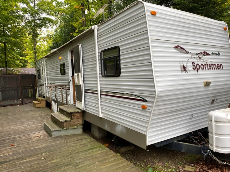 #3302-•-2004-k2-incorporated-sportsman-3803-camper-has-wi-title-(three-lakes,-wi)-image-2