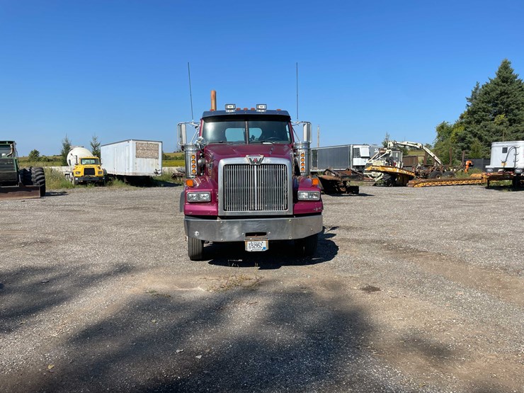 #2270-•-2011-western-star-semi-tractor-(has-wi-title)-(forestville,-wi)-image-7