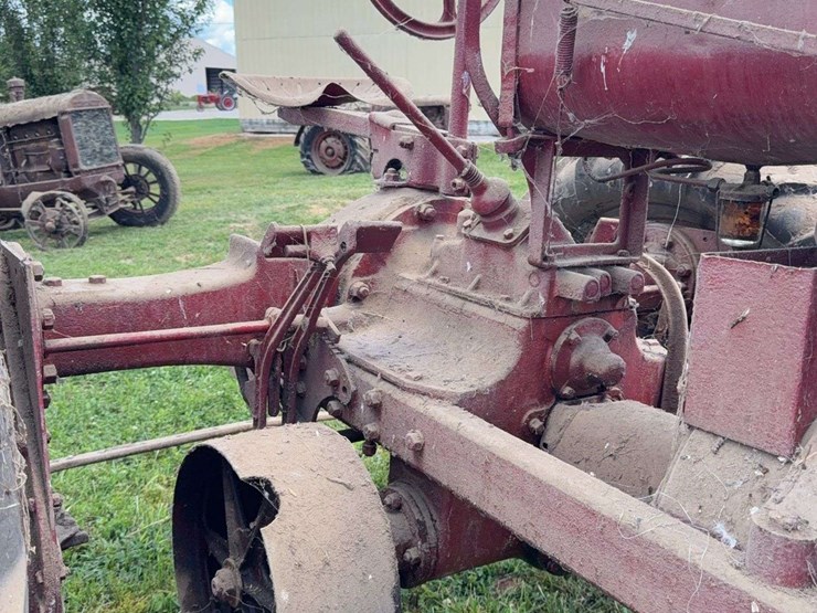 farmall-f-20-image-33