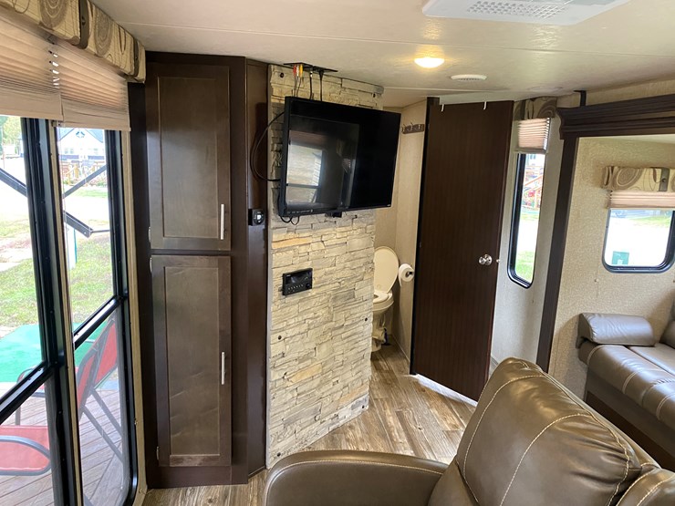 #3304-•-2016-cherokee-limited-274vfk-camper-(has-wi-title)-(three-lakes,-wi)-image-21