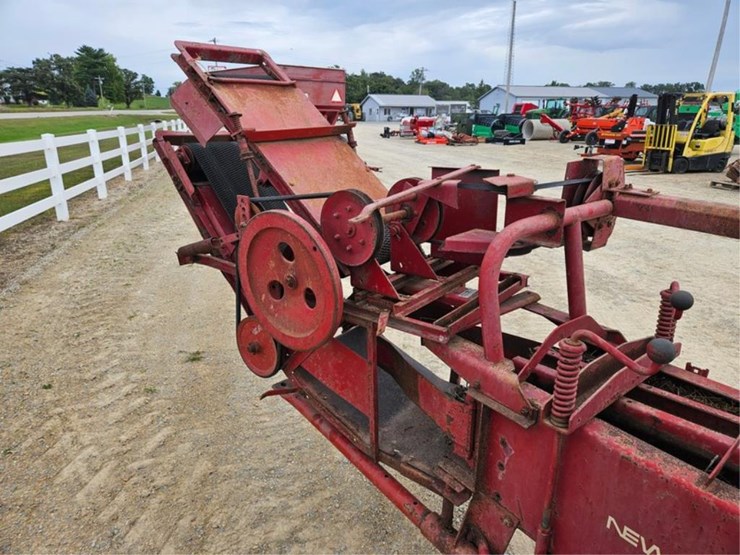 new-holland-275-image-24