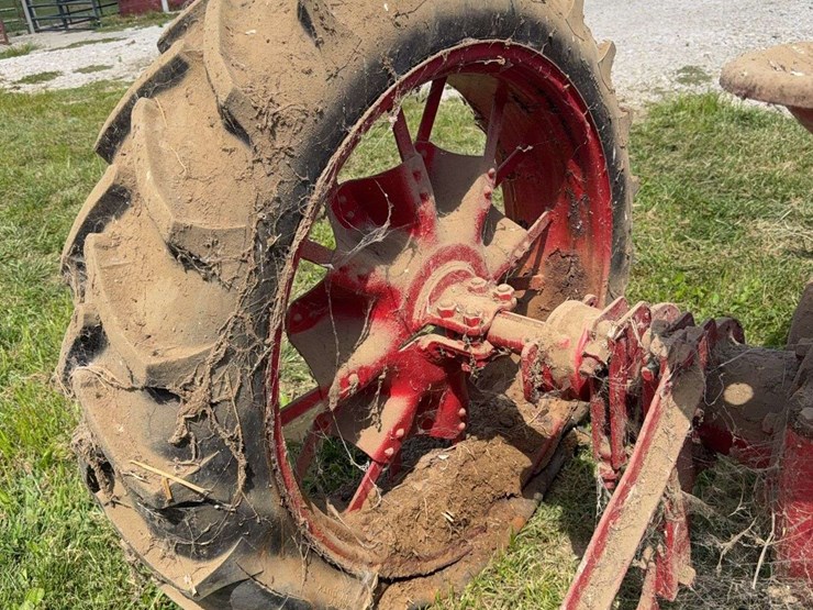 farmall-f-12-image-24