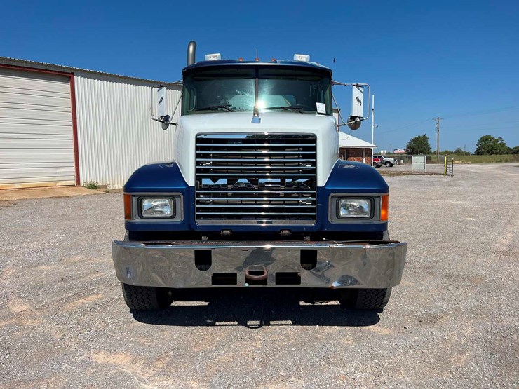 2001-mack-ch613-image-2