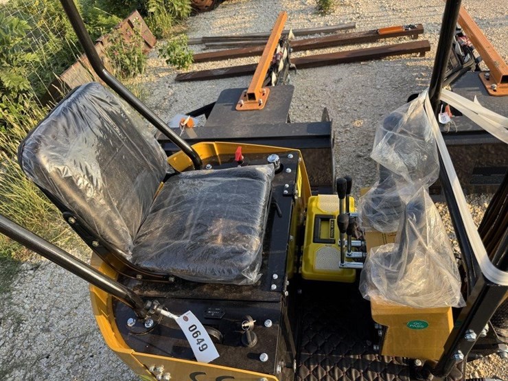 agt,-h12r,-420cc-gas-powered-mini-excavator,-image-5