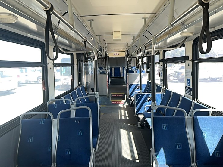 lot#--2012-new-flyer-c40lfr-transit-bus-image-6