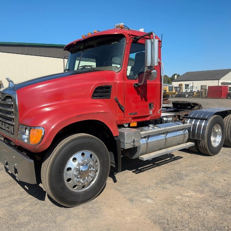 2003 MACK GRANITE CV713