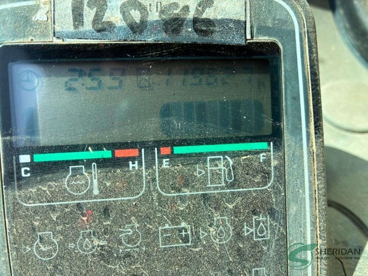komatsu-pc220-lc-image-31