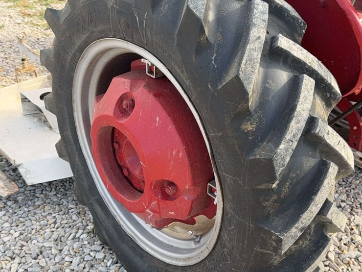 farmall-140-with-belly-mower-image-31