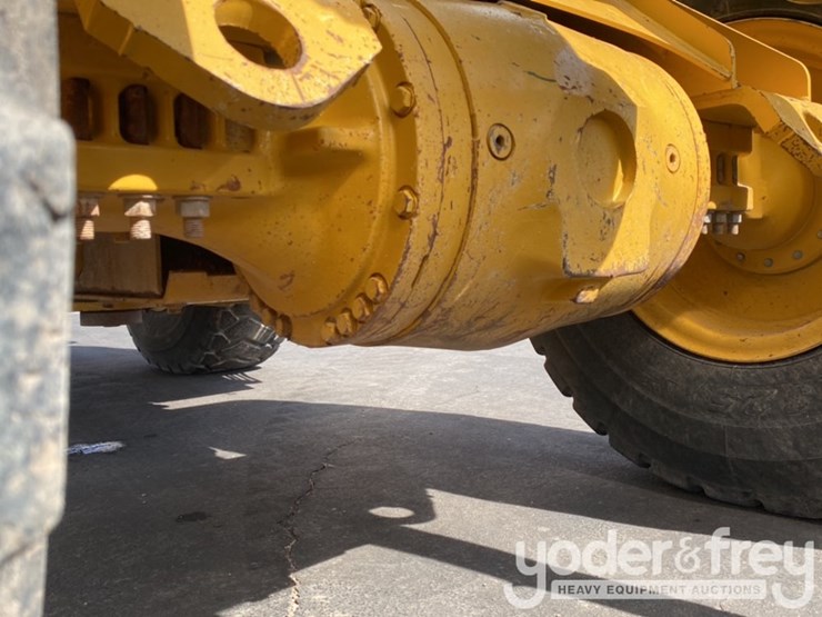 2018-deere-624k-image-16