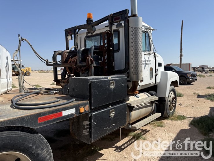 2000-mack-ch613-image-2