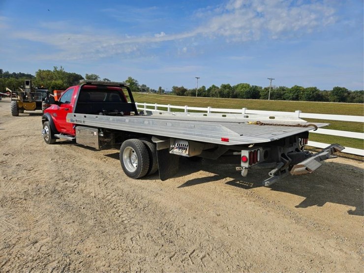 2017-dodge-ram-5500-image-3