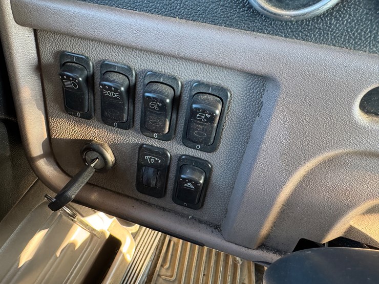2013-peterbilt-389k-image-36
