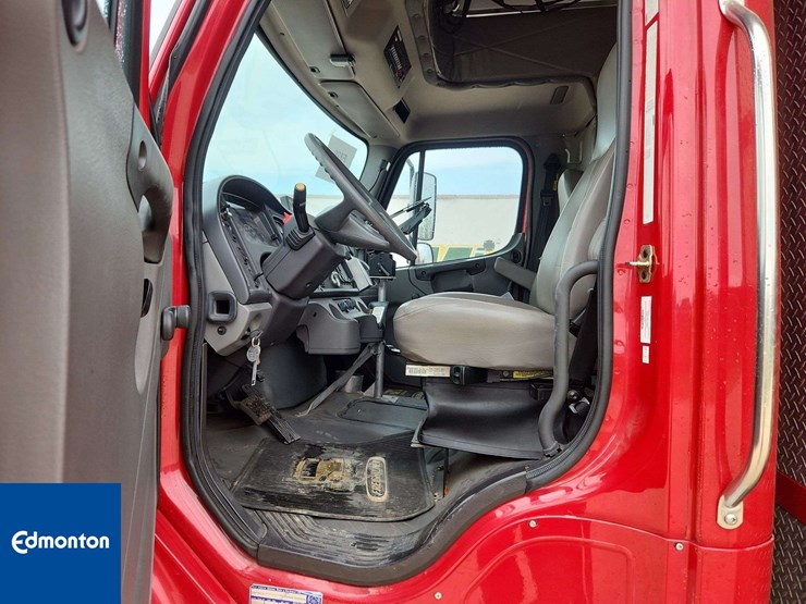 2004-freightliner-m2-106-s/a-emergency-support-truck-image-7