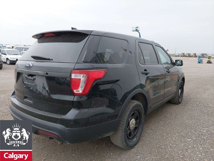 2017-ford-explorer-image-4