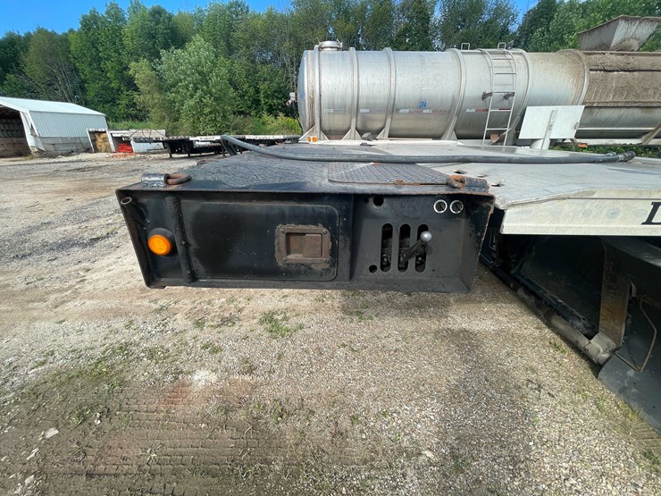 #3032-•-landoll-hauler-lowboy-trailer-(has-wi-title)-(denmark,-wi)-image-18