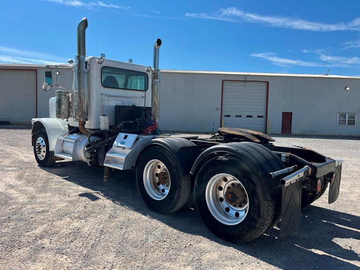 2012-peterbilt-388-image-7