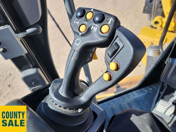 2020-caterpillar-150-awd-image-21