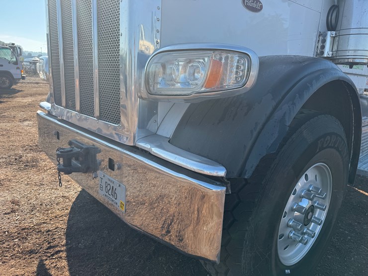 2013-peterbilt-389k-image-12