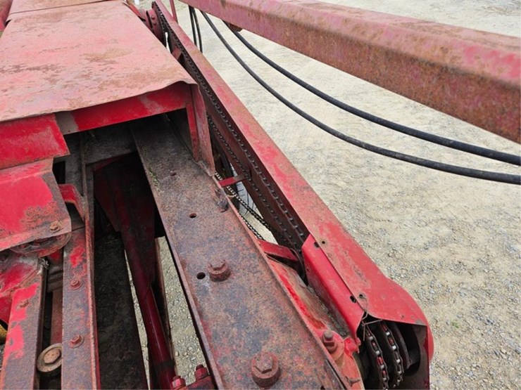 new-holland-275-image-16