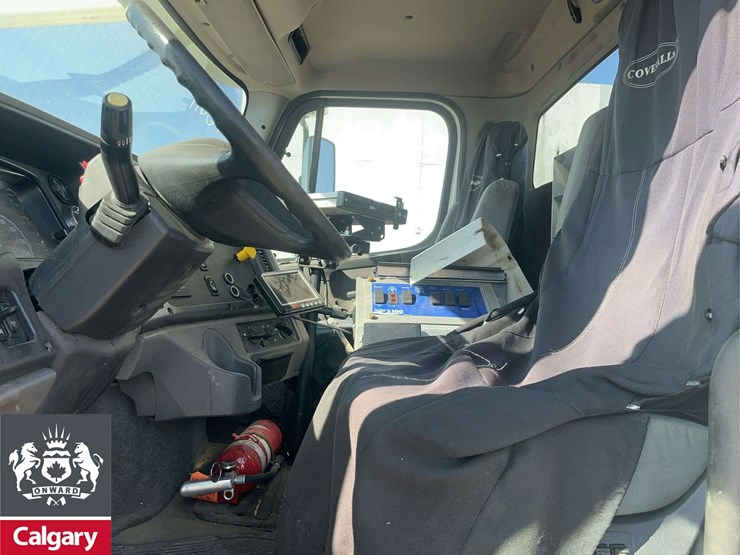 2018-freightliner-114sd-image-14