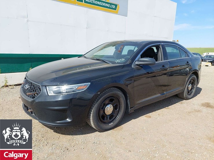 2015-ford-taurus-awd-4dr-sedan-image-1