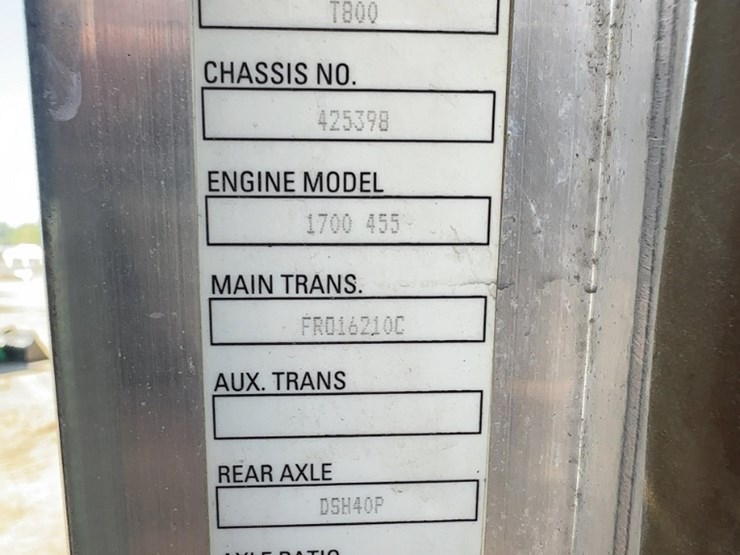 2015-kenworth-t800-image-30