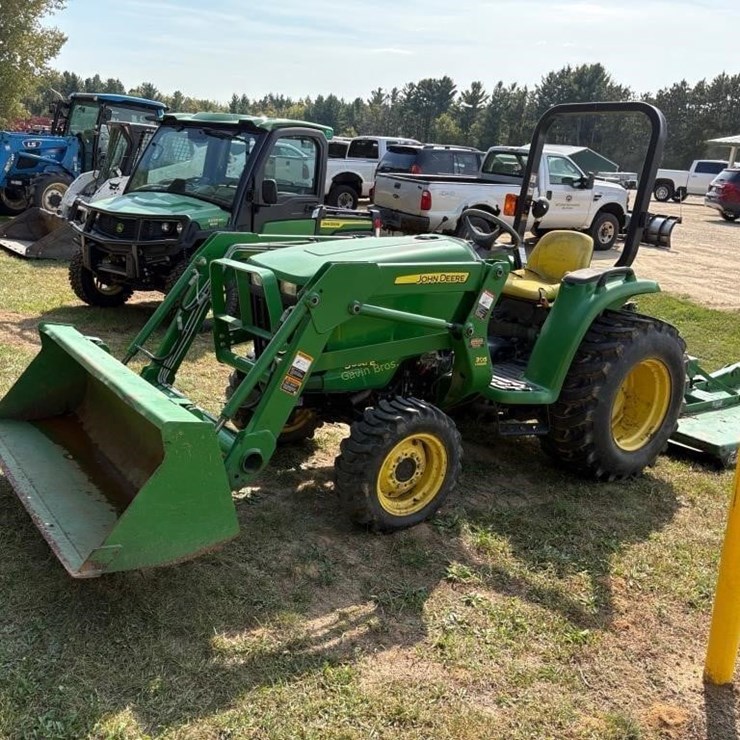 JOHN DEERE 3038E