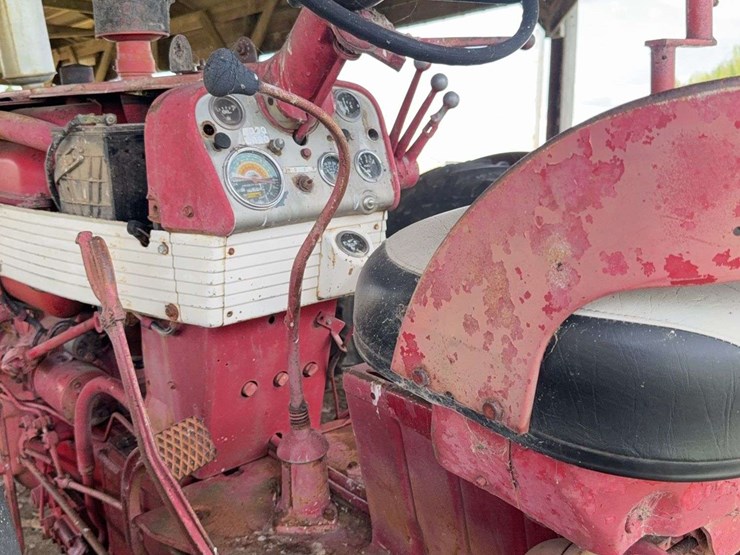 farmall-560-image-34