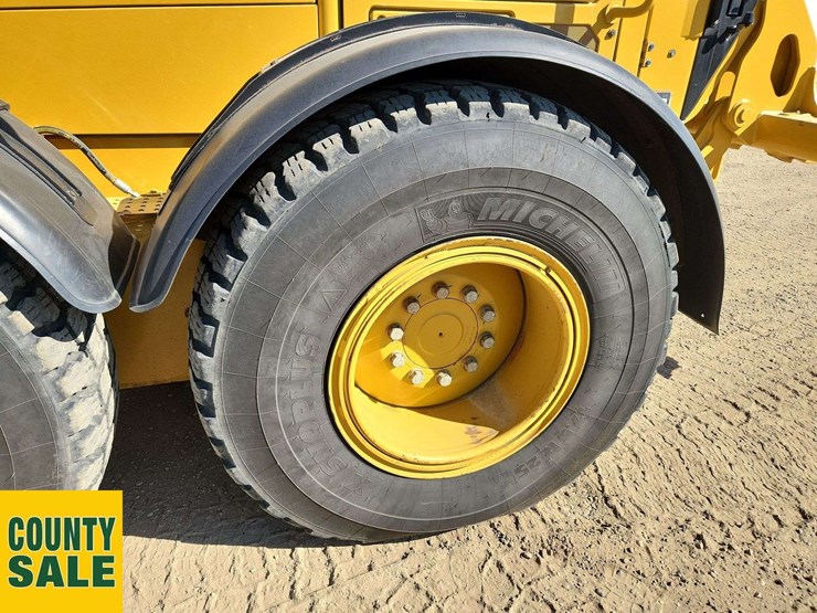 2020-caterpillar-150-awd-image-48