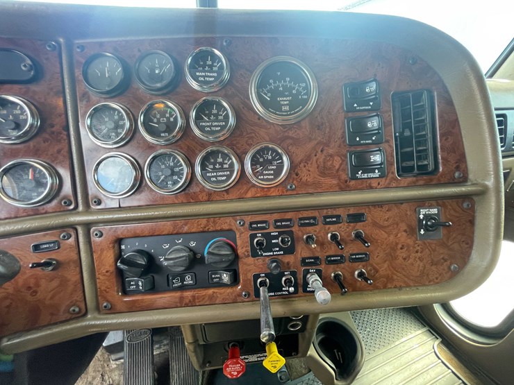 2004-peterbilt-379-image-55