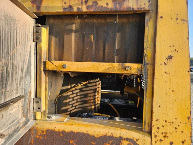 2012-deere-770a-image-34