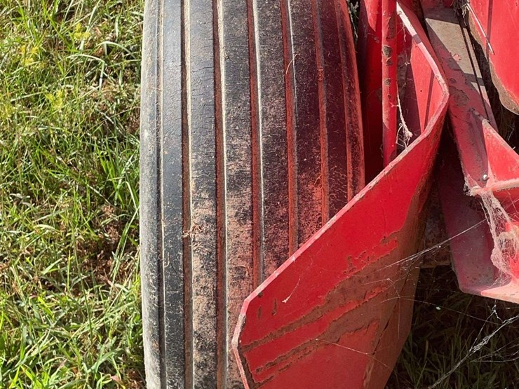massey-ferguson-560-image-19