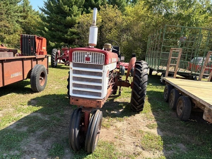 farmall-460-tractor-image-3