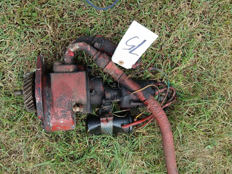 carburetor-and-hydraulic-pump-image-5