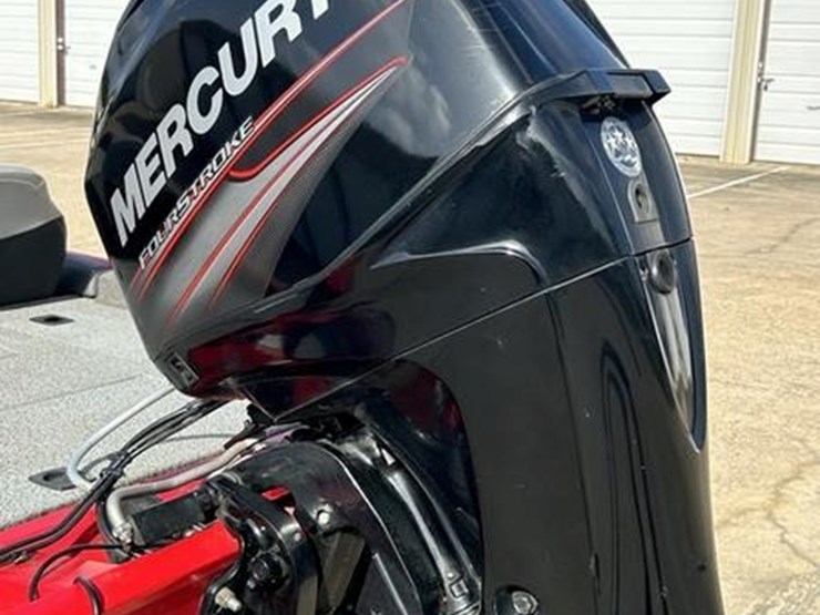#208-•-2018-tracker-pro-175-team-txw-boat-image-8