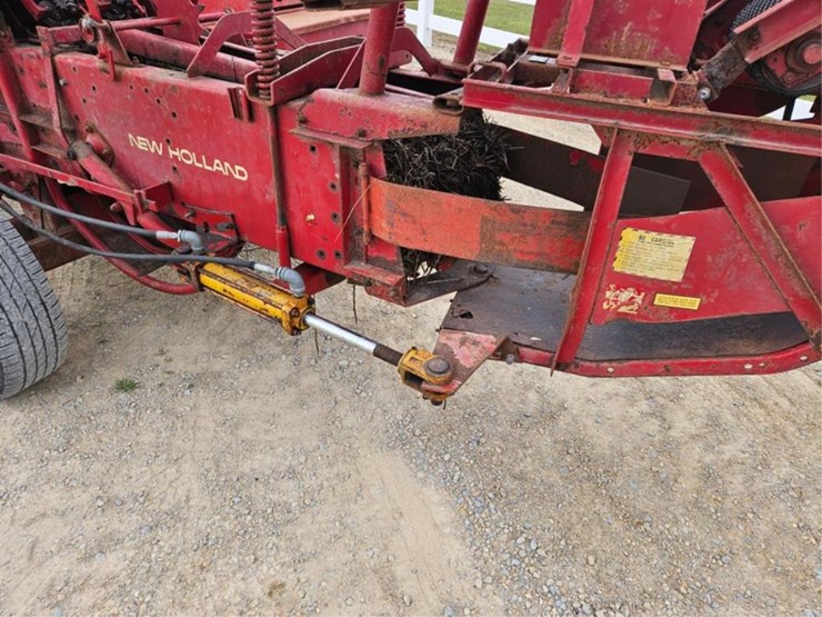 new-holland-275-image-30