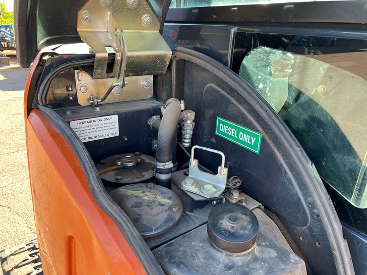 2019-hitachi-zx35u-image-28