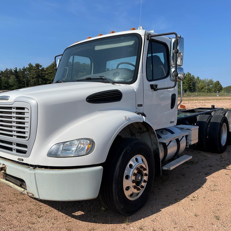 #2700 • 2003 Freightliner M2112 Cab and Chassis (Has WI Salvage Title) (Mosinee, WI)