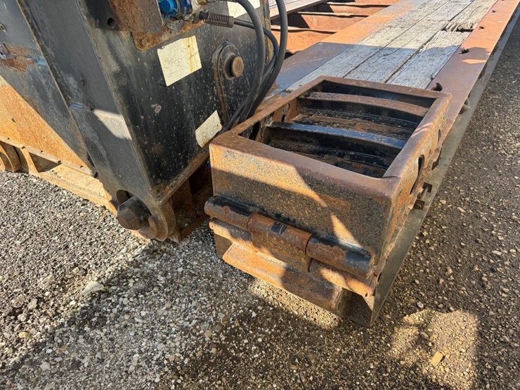 #3002-•-2015-xl-110-hdg-tri-axle-lowboy-trailer-(has-wi-title)-(waukesha,-wi)-image-32