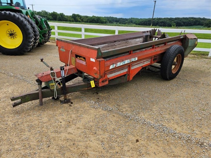 #149-•-new-idea-manure-spreader-image-1