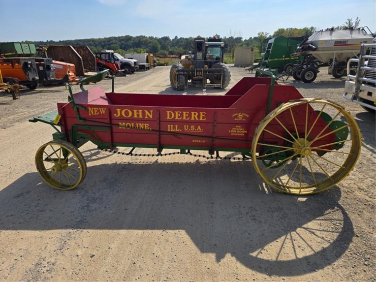 2011-john-deere-g-image-2