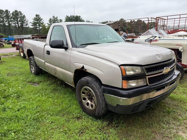 2006-chevy-silverado-1500-ls-truck-image-4