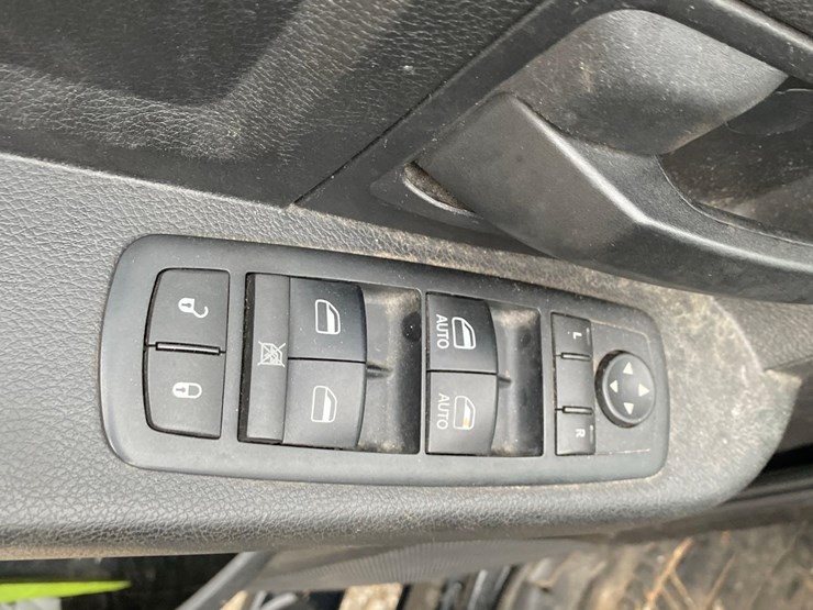 2016-dodge-1500-image-28
