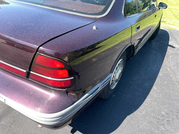 #3290-•-1994-oldsmobile-eighty-eight-(has-wi-title)-(kingston,-wi)-image-15