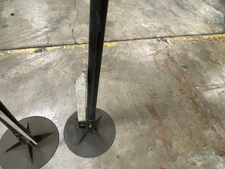 #8020-•-(2)-adjustable-height-screw-jacks-image-6